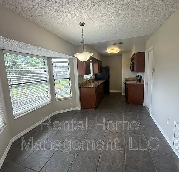 149 Hazel Blvd — Photo 3
