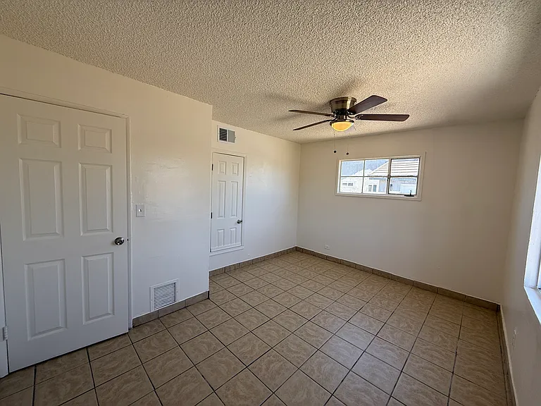 1301 W 15th St — Photo 13