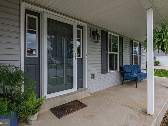4th image of 92 Nantucket Dr