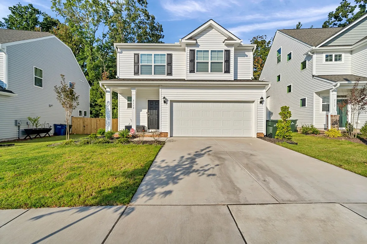 4 bed, 2.5 bath, 1940 sqft, $6,000 — Photo 3