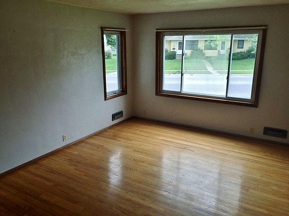 5th image of 2317 Clark Ave #2319