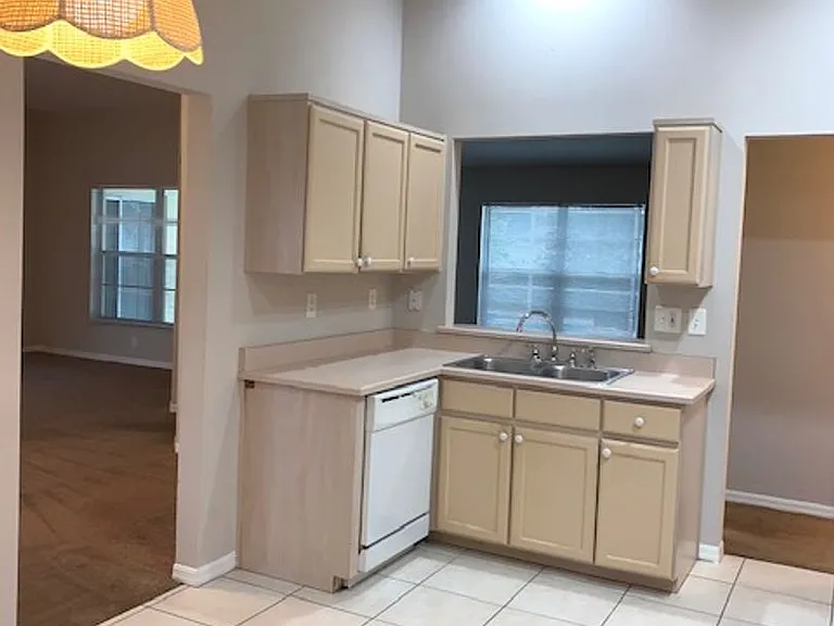 1140 Zachary Ridge Ct — Photo 9