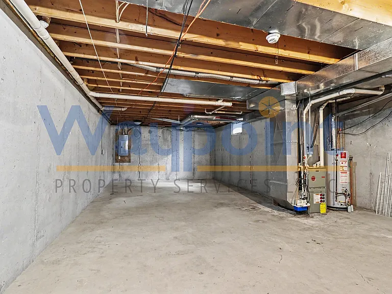 632 E Washington St — Photo 12