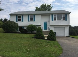 4 Stratford Dr, Coventry, RI 02816