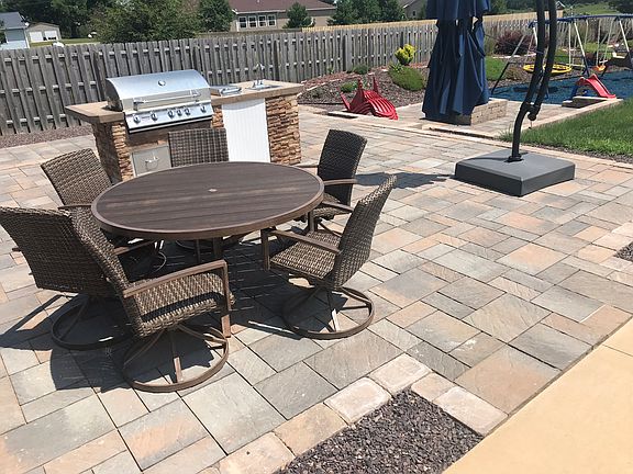 Patio w/built in bbq station