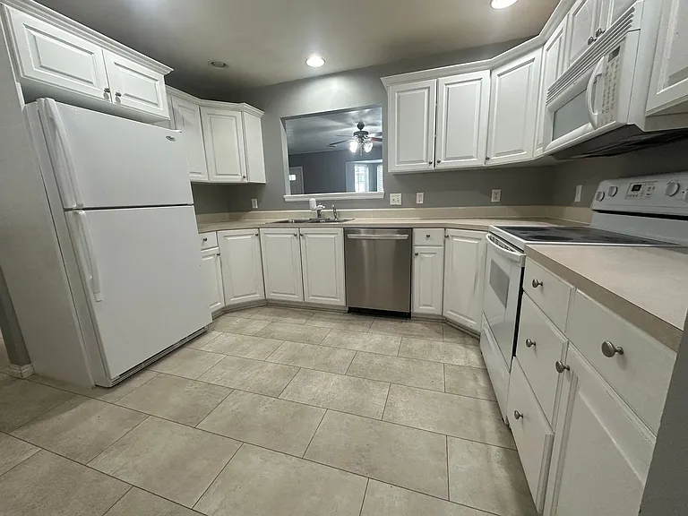 599 Trejo St — Photo 10