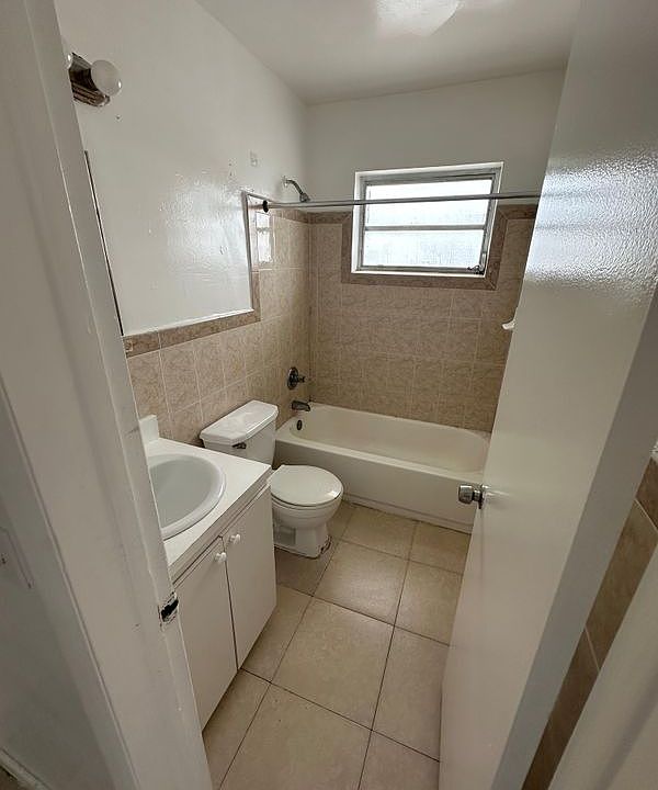 2nd image of 16103 NE 19th Ct #4