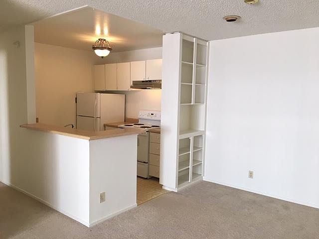 1st image of 127 Piccadilly Pl APT E