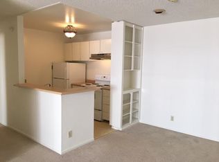 127 Piccadilly Pl APT E, San Bruno, CA 94066
