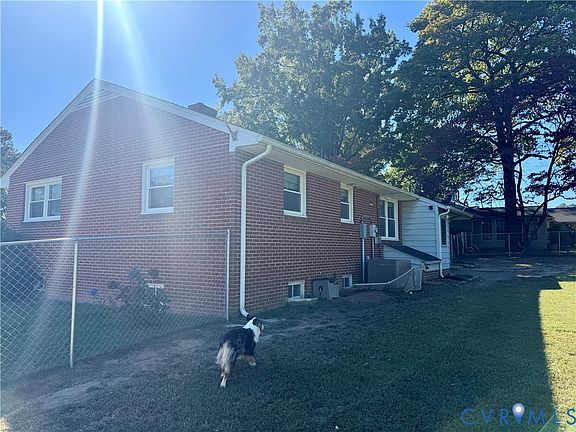 3rd image of 121 Rock Castle Ave