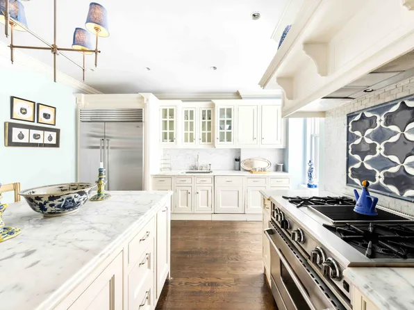 875 Park Avenue image 4 of 22