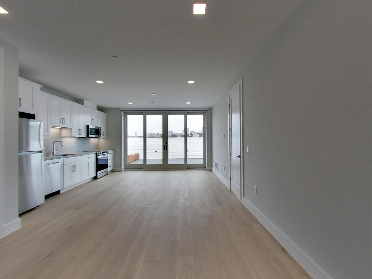 Hayes Valley Three Bedroom Available Now!! — Photo 2