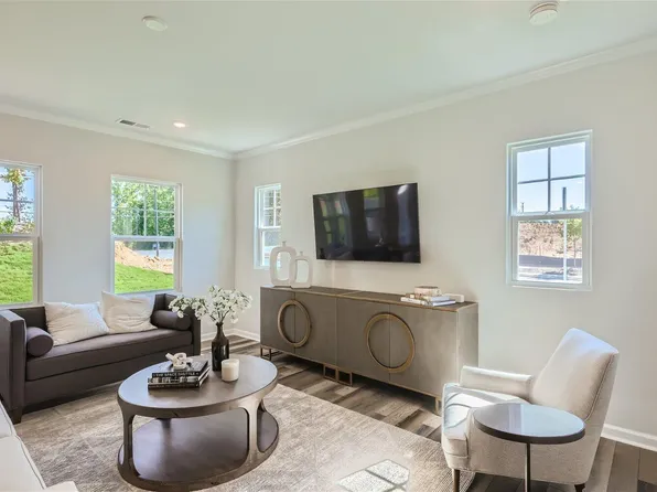 6017 Shade Tree Ln, Morrisville, NC 27560