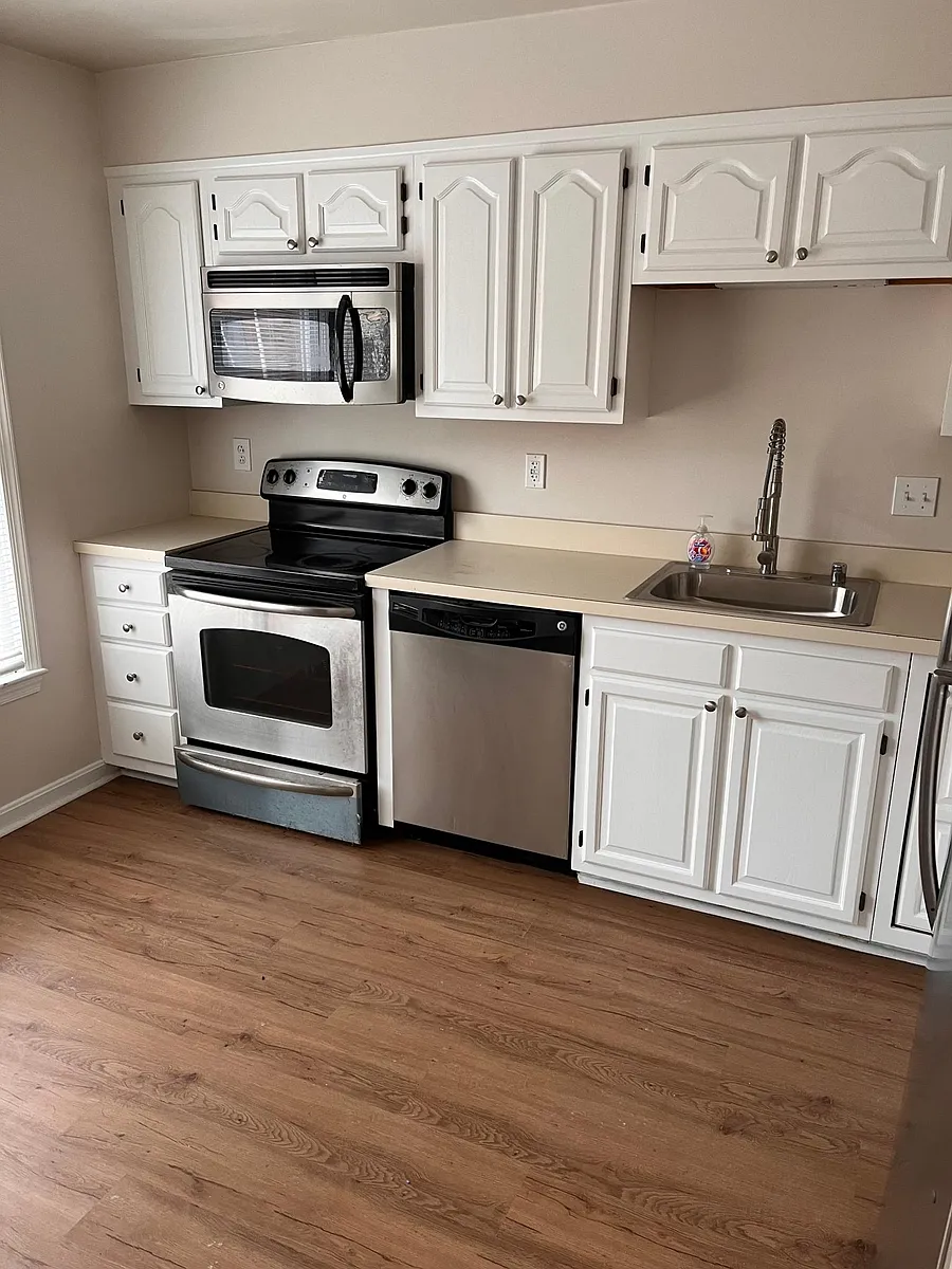 Kitchen (new appliances) - 1800 9th St S
