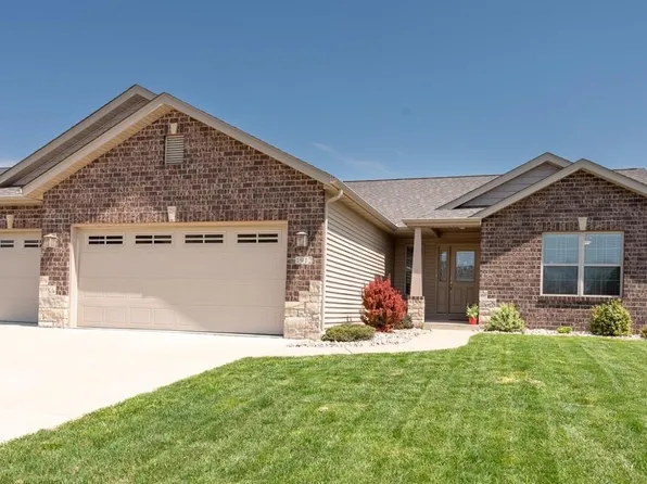 1912 Crimson Oak Dr, Maryville, IL 62062