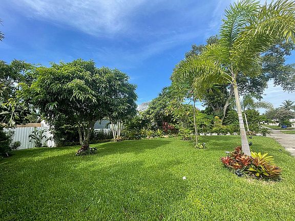 5th image of 3130 SW 22nd St