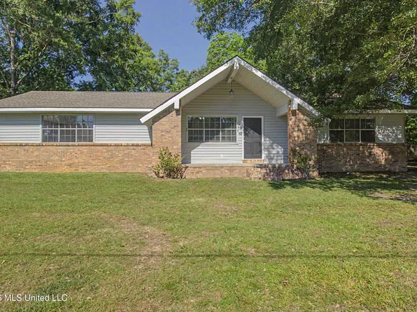 404 Dorothy St S, Wiggins, MS 39577
