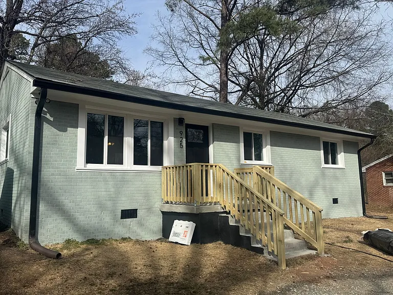925 Jones Cir — Photo 9