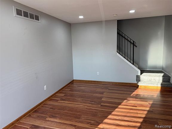 5th image of 41029 Southwind Dr