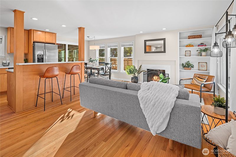 4th image of 6302 37th Avenue SW
