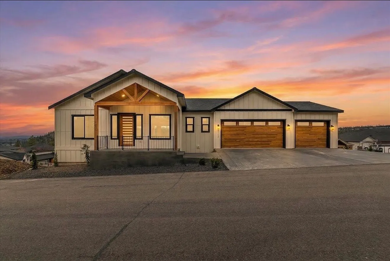6 bed, 5912 sqft, $8,500 — Photo 2
