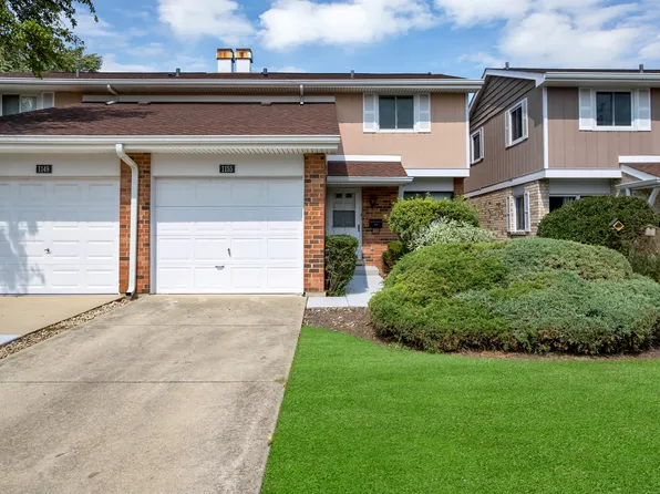 1155 Leicester Ct, Wheaton, IL 60189