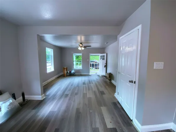 4202 Pine St, Greenville, TX 75401