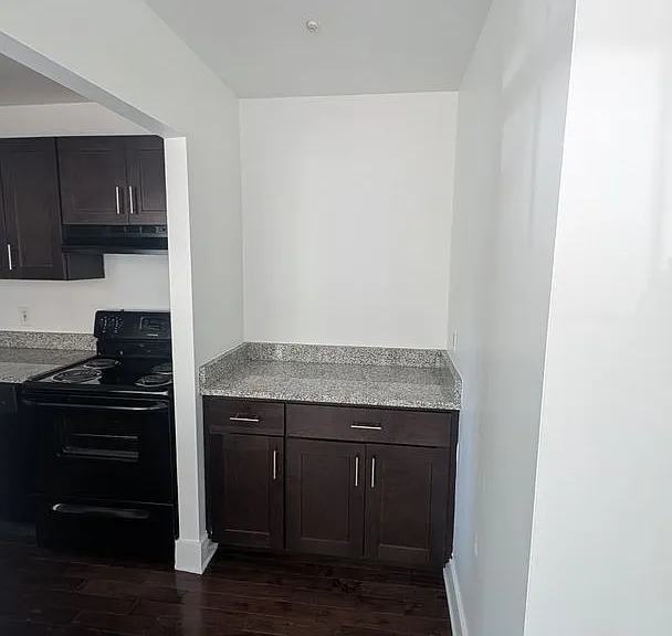 720 Monmouth St — Photo 16