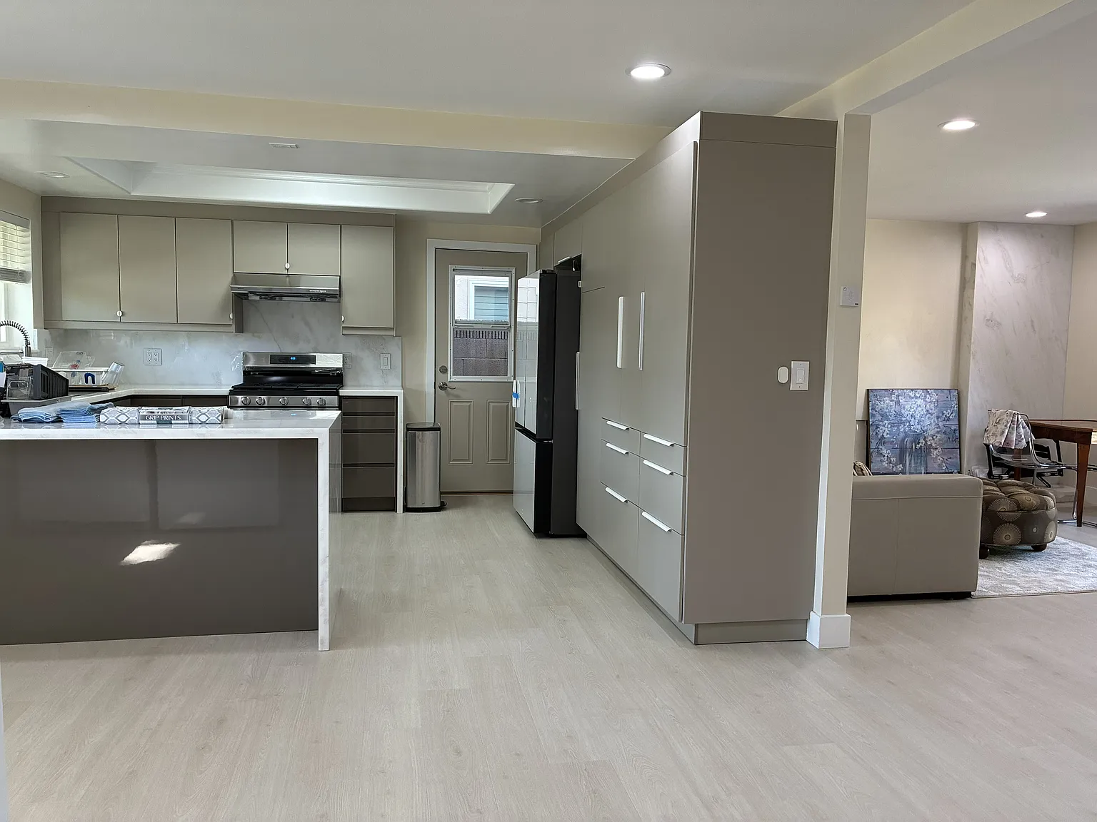 5 bed, 1869 sqft, $6,000 — Photo 2