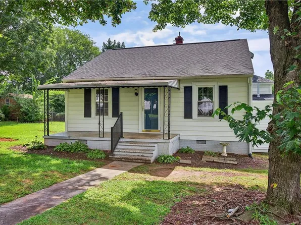 703 Veterans Dr, Elon, NC 27244