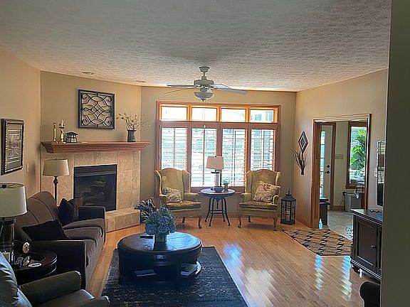5th image of 417 Meadows Dr