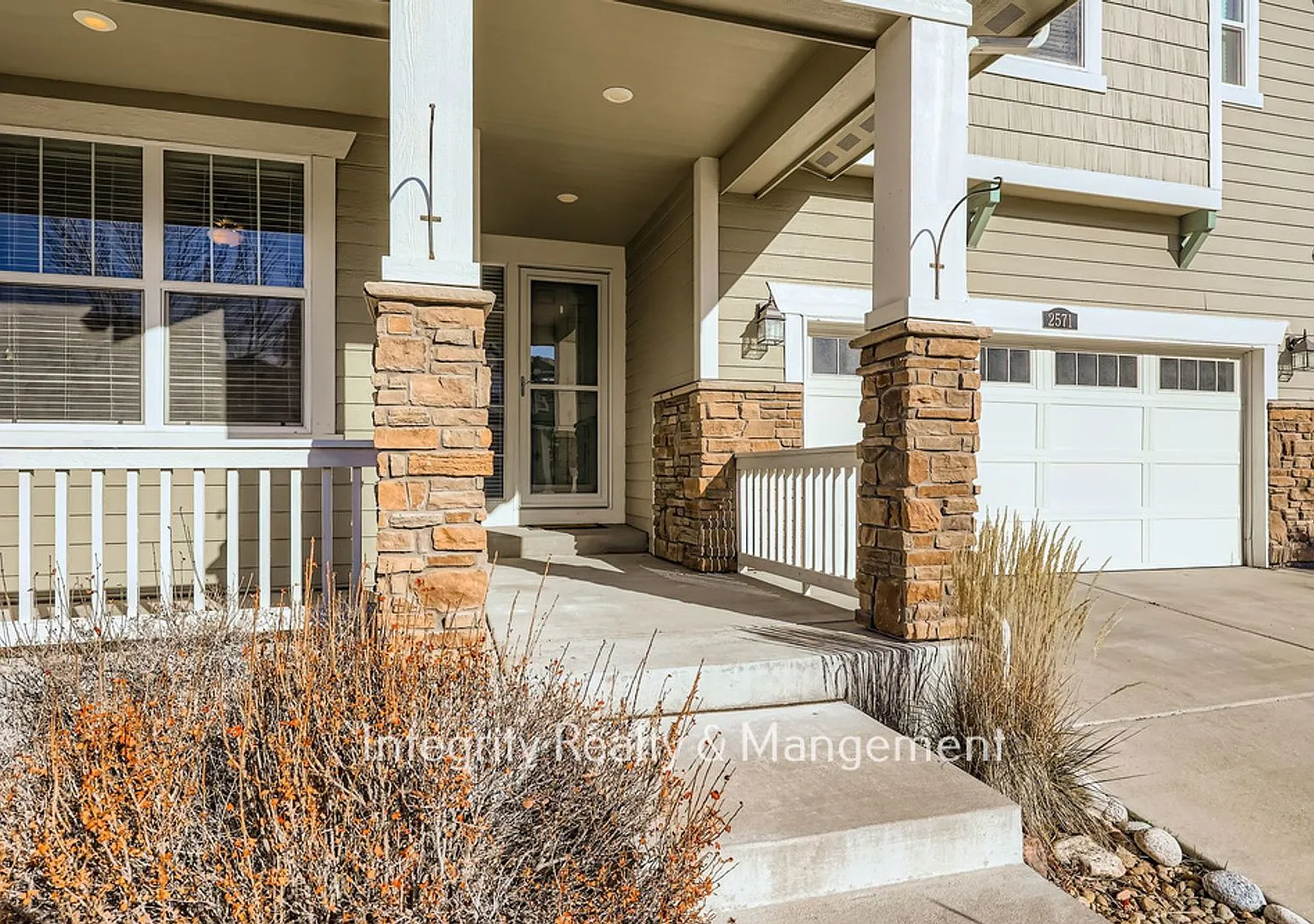 5 Bed/5 Bath, 3,827 Sqft - 2571 Ambience Ln Castle Rock, CO 80109 — Photo 2