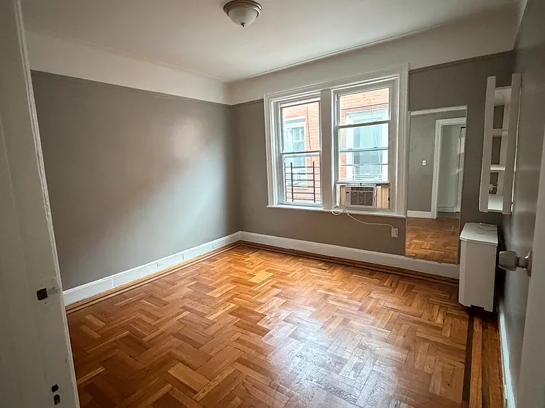2725 Wallace Ave #2F — Photo 4
