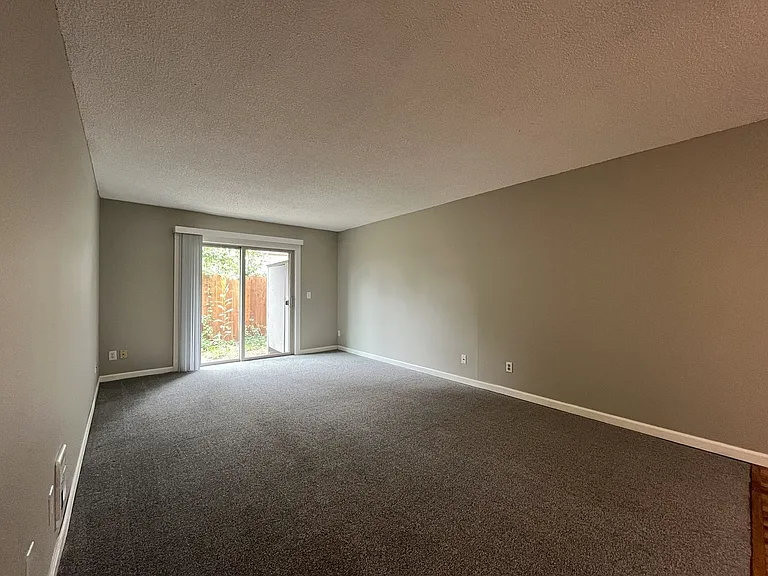 15827 NE Glisan St #1 — Photo 14