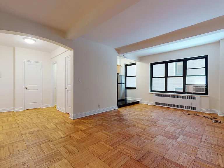 141 E 56th St #4J — Photo 2