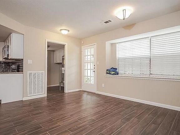 4th image of 131 Arrowwood St