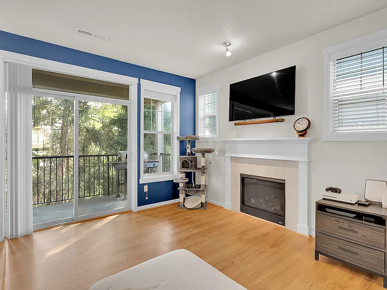 184 NE 79th Ave — Photo 9