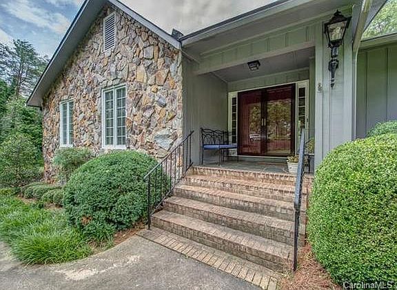 2nd image of 2912 Gateshead Ct