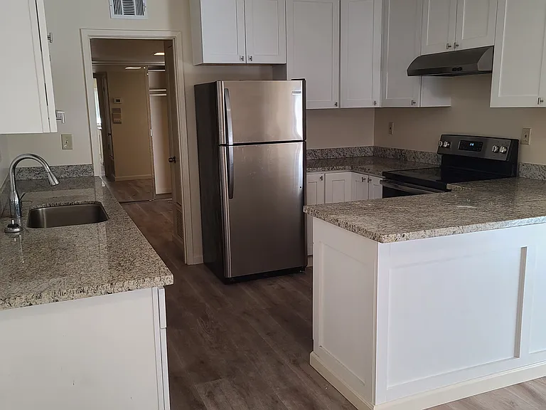 131 Elm St — Photo 10