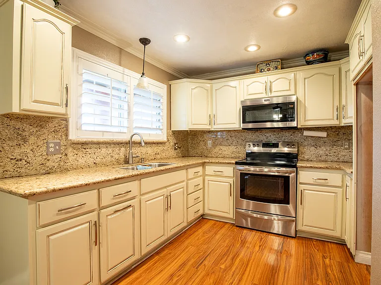1714 Elena Dr — Photo 14