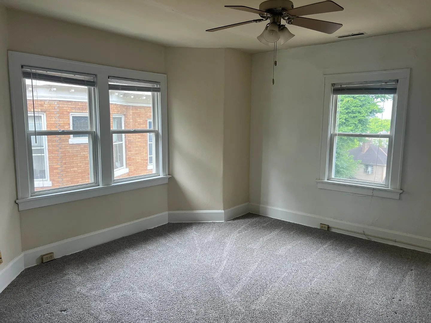 Bright 1-Bed Near UC with In-Unit Laundry & Parking Exceptional Value on Ohio Ave — Photo 1
