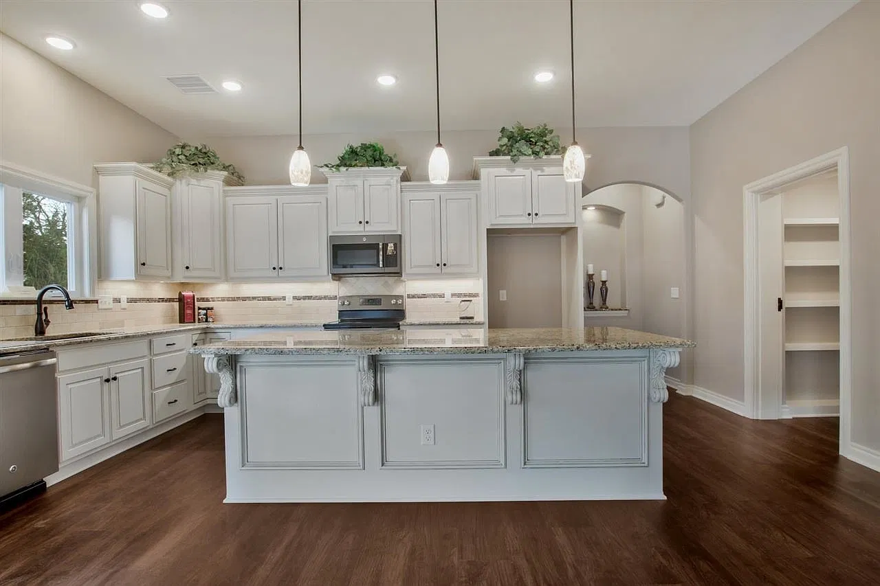 3 bed, 1677 sqft, $2,400 — Photo 3
