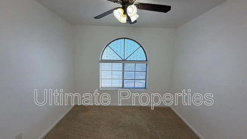 3 bed, 2.0 bath, 1949 sqft, $2,095 — Photo 3