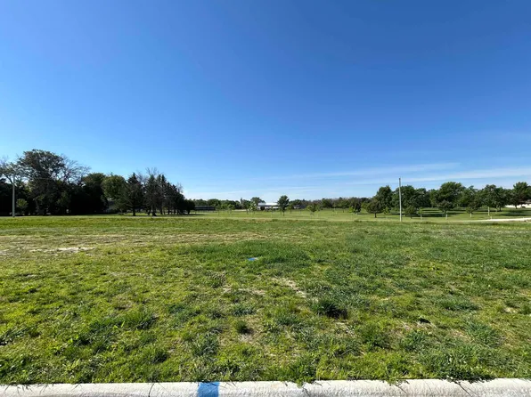 107 Maverick Ln, Riceville, IA 50466