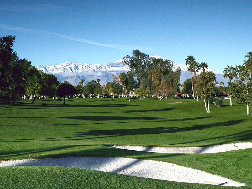 Woodhaven Country Club - book your tee-time today!