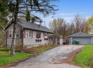 1630 W Dorothy Pl, Mequon, WI 53092