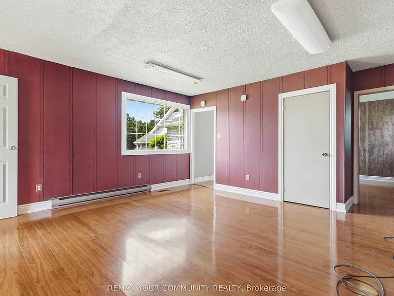 314 The Queensway S — Photo 26