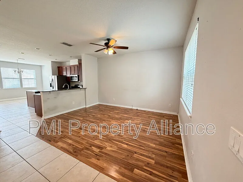 3 bed, 2.5 bath, 1480 sqft, $2,500 — Photo 2