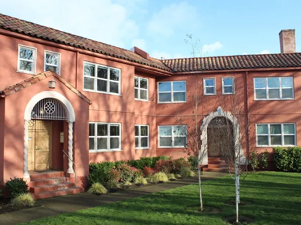 Villa Royalle by Star Metro, 2437 NE Hoyt St APT 18, Portland, OR 97232