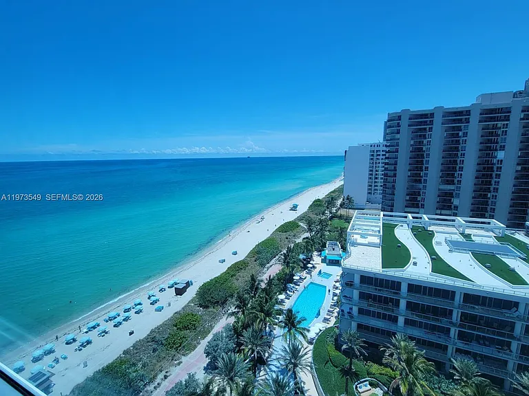 6801 Collins Ave #LPH06-DOORLPH14 — Photo 1